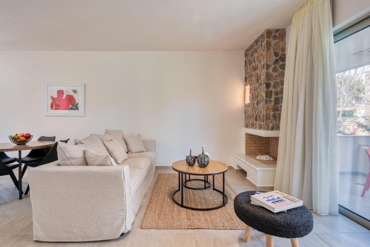 Saronis Suites Saronida Екстериор снимка