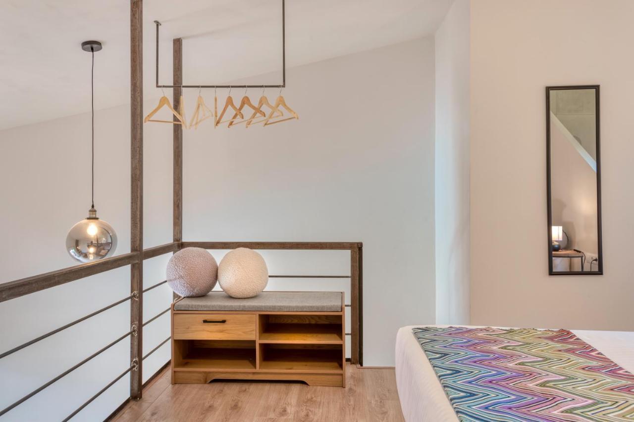 Saronis Suites Saronida Екстериор снимка