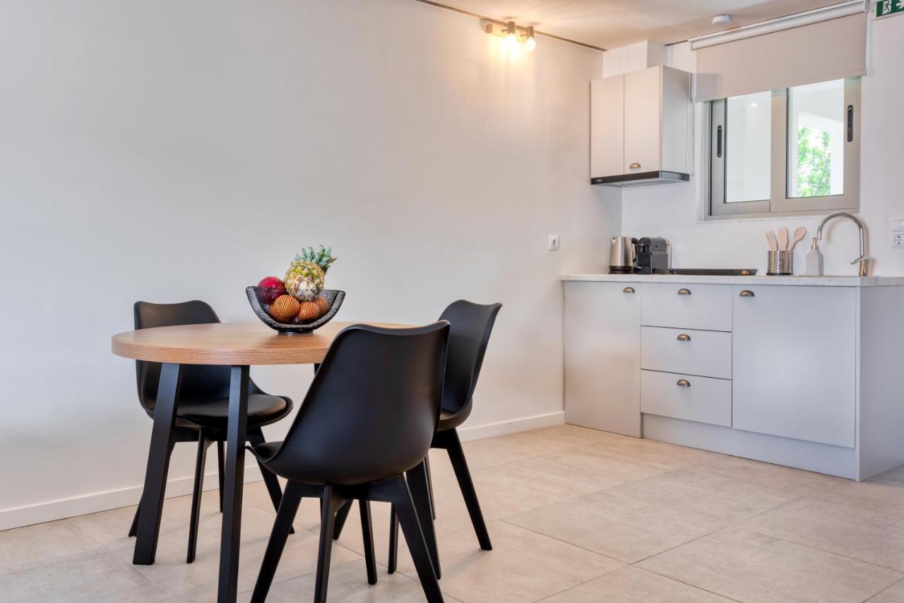Saronis Suites Saronida Екстериор снимка