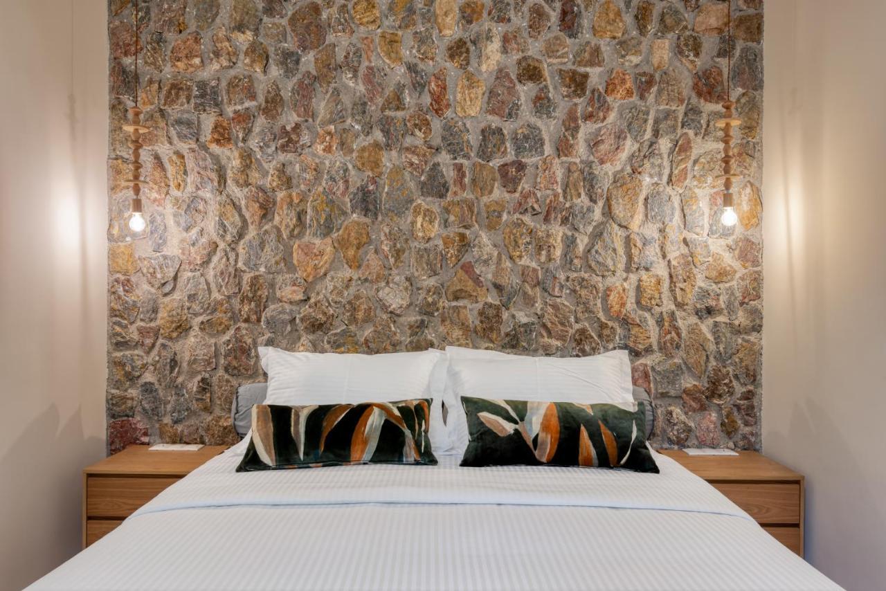 Saronis Suites Saronida Екстериор снимка