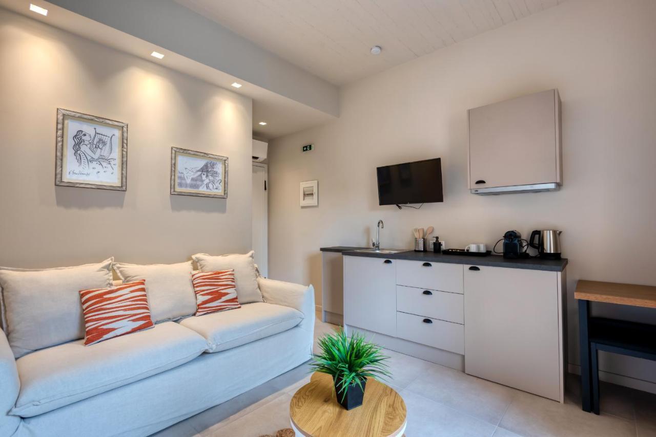 Saronis Suites Saronida Екстериор снимка