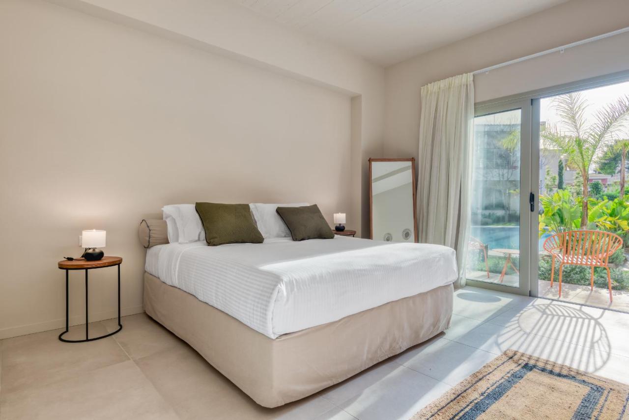 Saronis Suites Saronida Екстериор снимка
