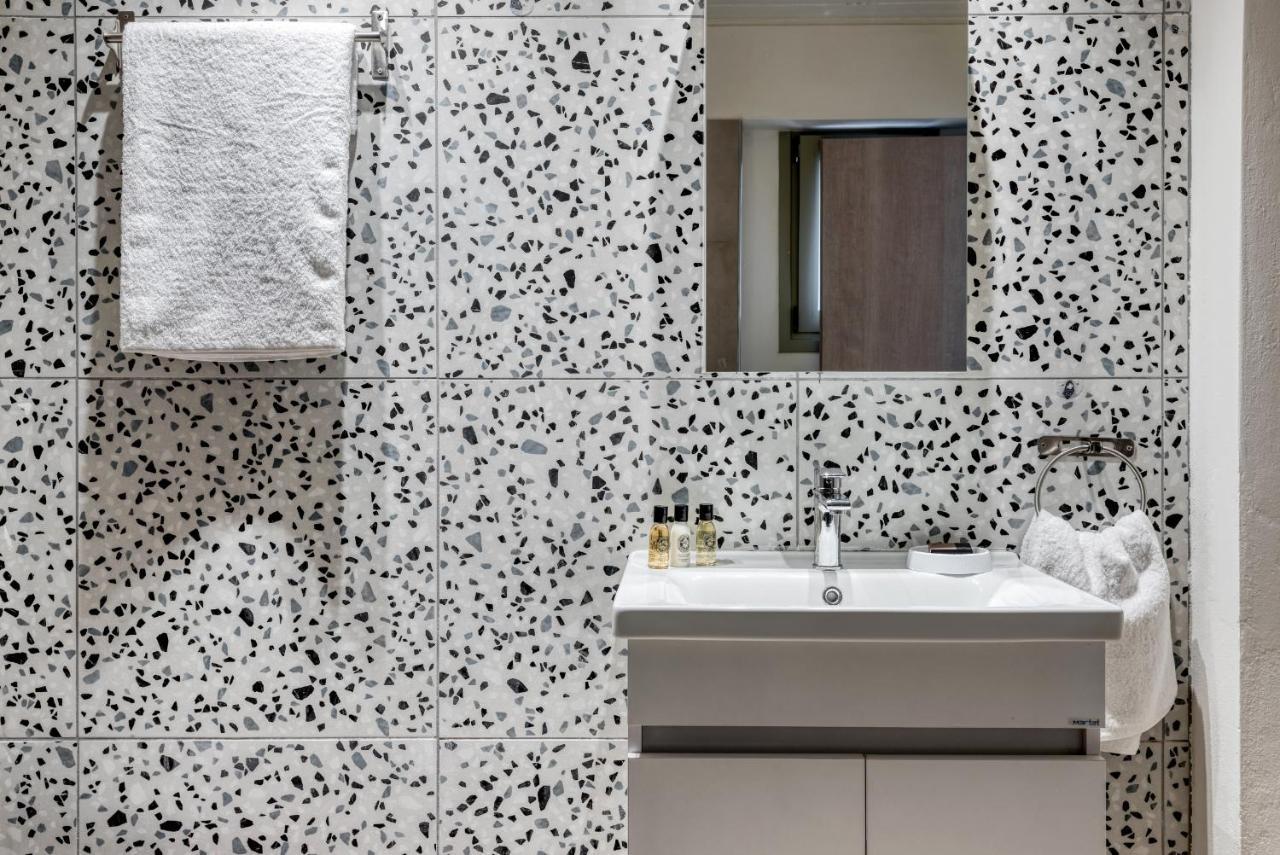 Saronis Suites Saronida Екстериор снимка