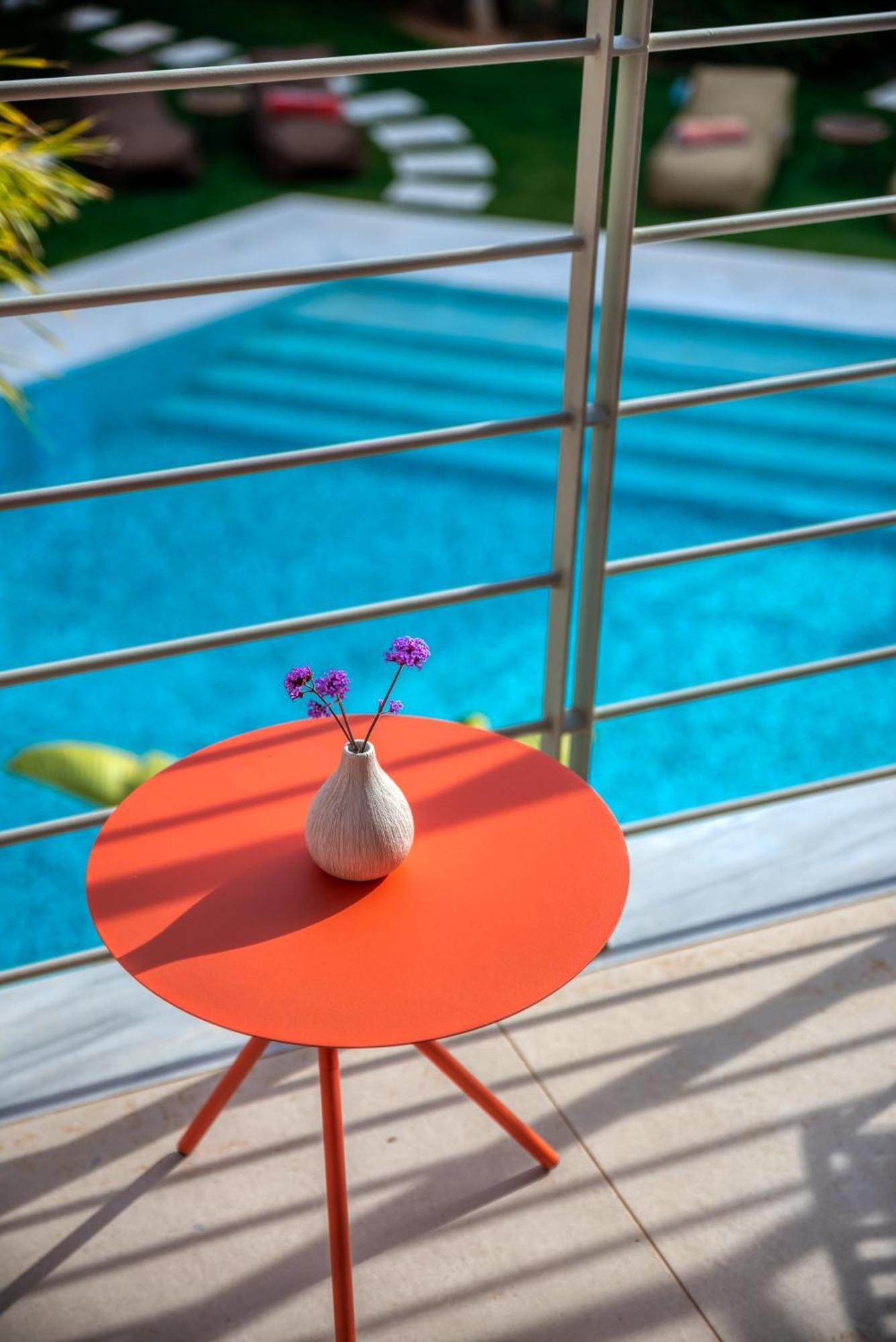 Saronis Suites Saronida Екстериор снимка