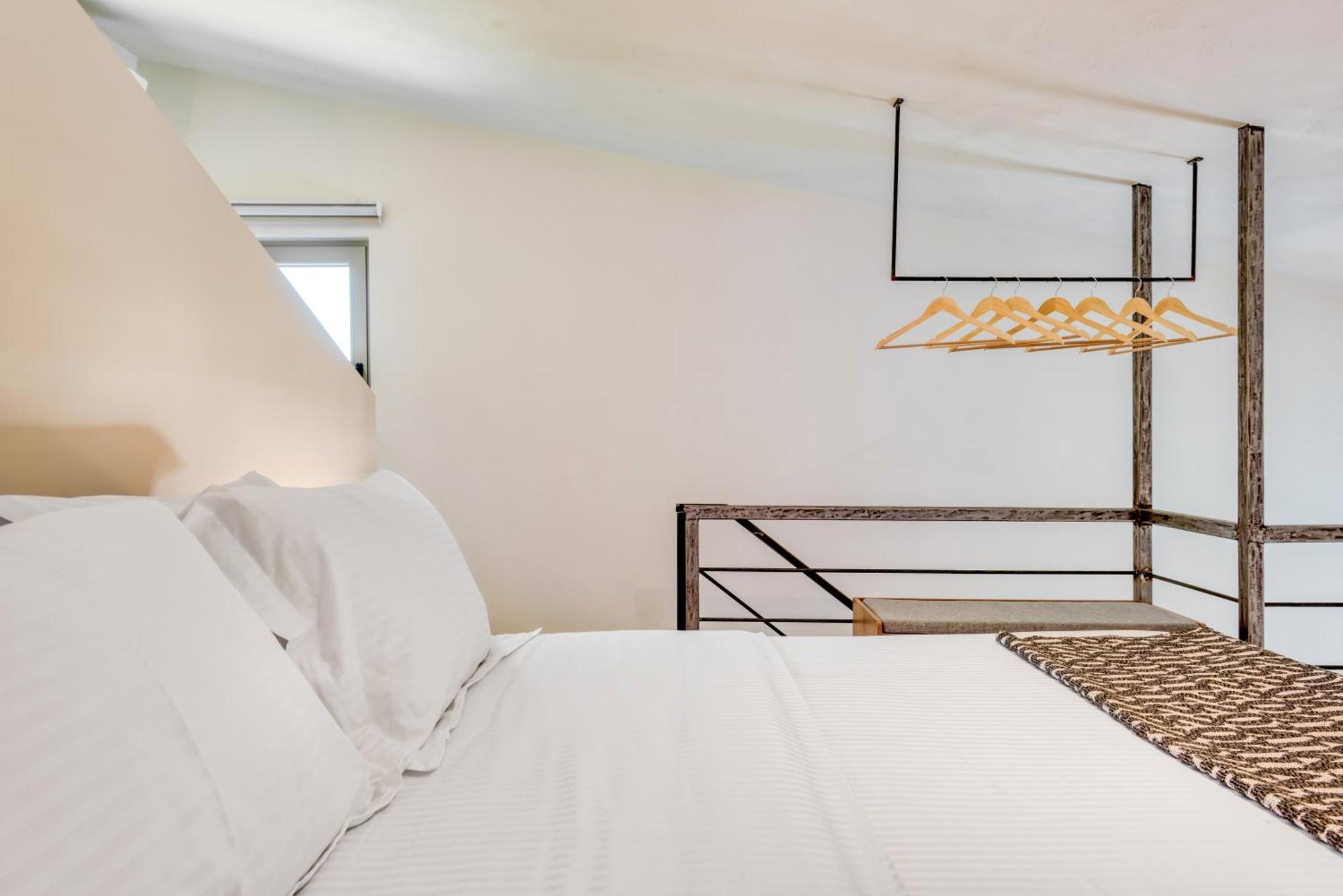 Saronis Suites Saronida Екстериор снимка