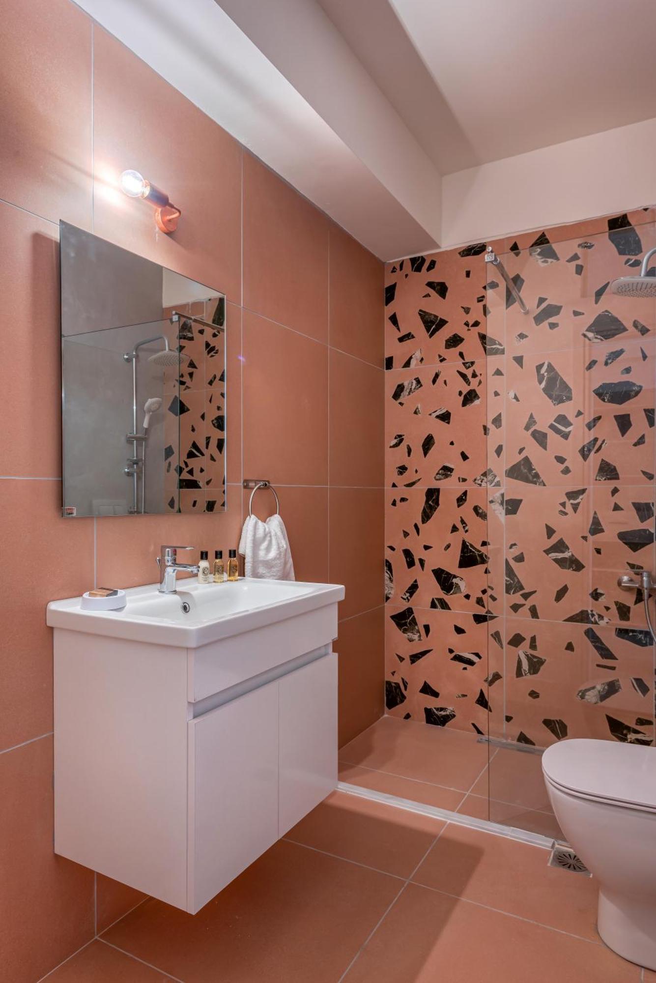 Saronis Suites Saronida Екстериор снимка