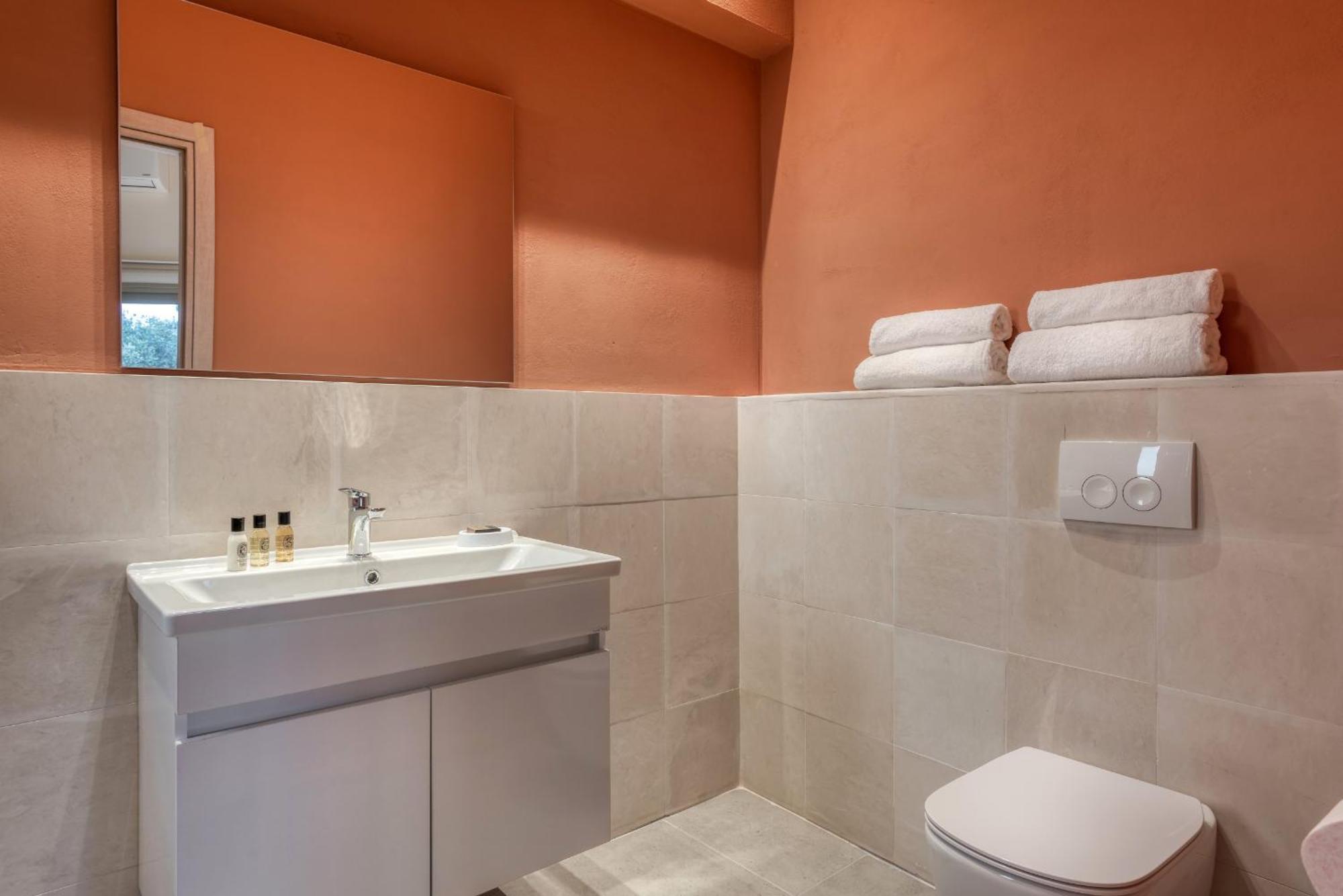 Saronis Suites Saronida Екстериор снимка
