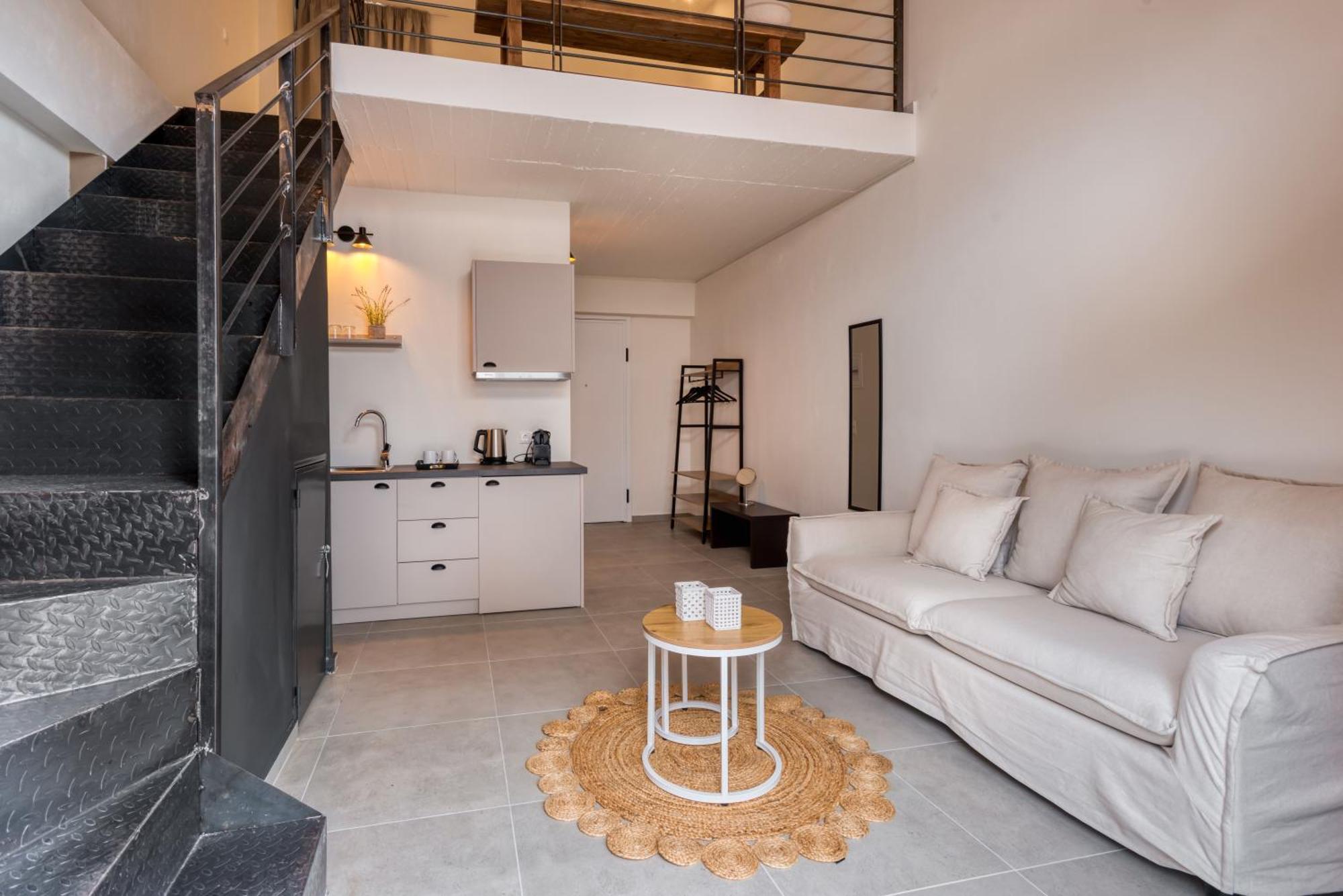 Saronis Suites Saronida Стая снимка