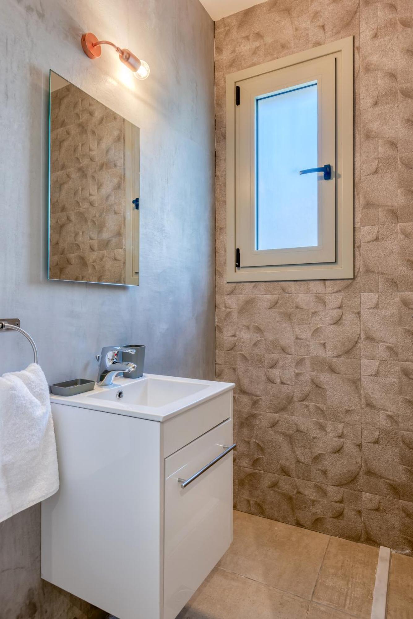 Saronis Suites Saronida Стая снимка